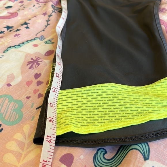 Under Armour HeatGear Compression Style Capri Pants - Picture 8 of 9